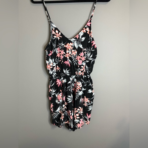 Divided Size 6, Black/Pink Floral  V Neck Playsuit Romper, adjustable straps - Picture 3 of 8